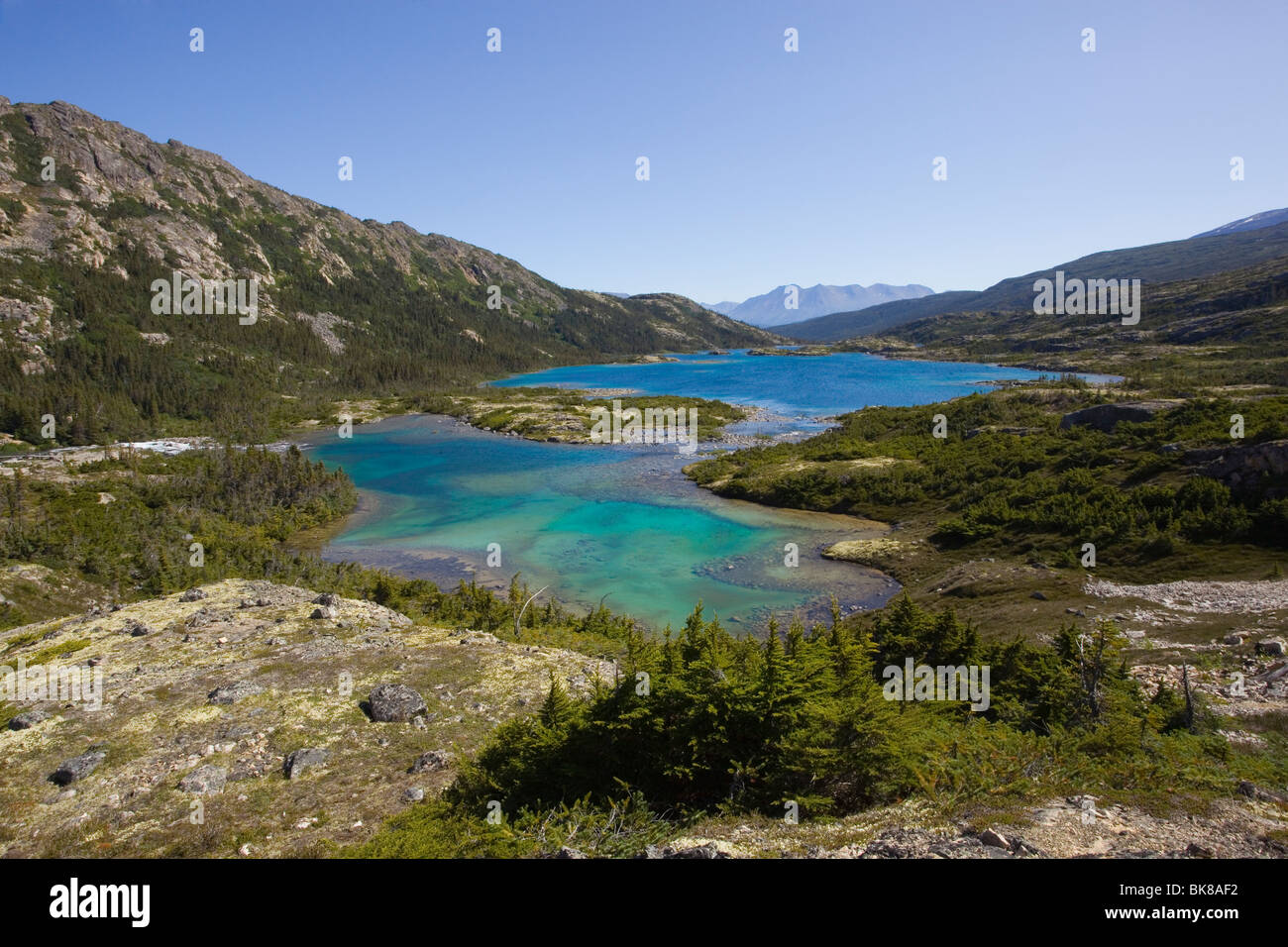 Vue panoramique sur lac profond, historique du col Chilkoot, piste, Territoire du Yukon, de la Colombie-Britannique (C.-B.), Canada Banque D'Images