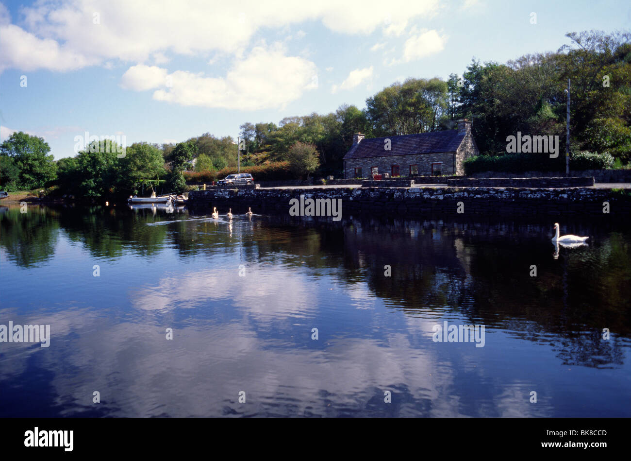 La côte atlantique près de la ville de Sneem, vu depuis un bateau (comté de Kerry, en Irlande, en septembre 2009) Banque D'Images