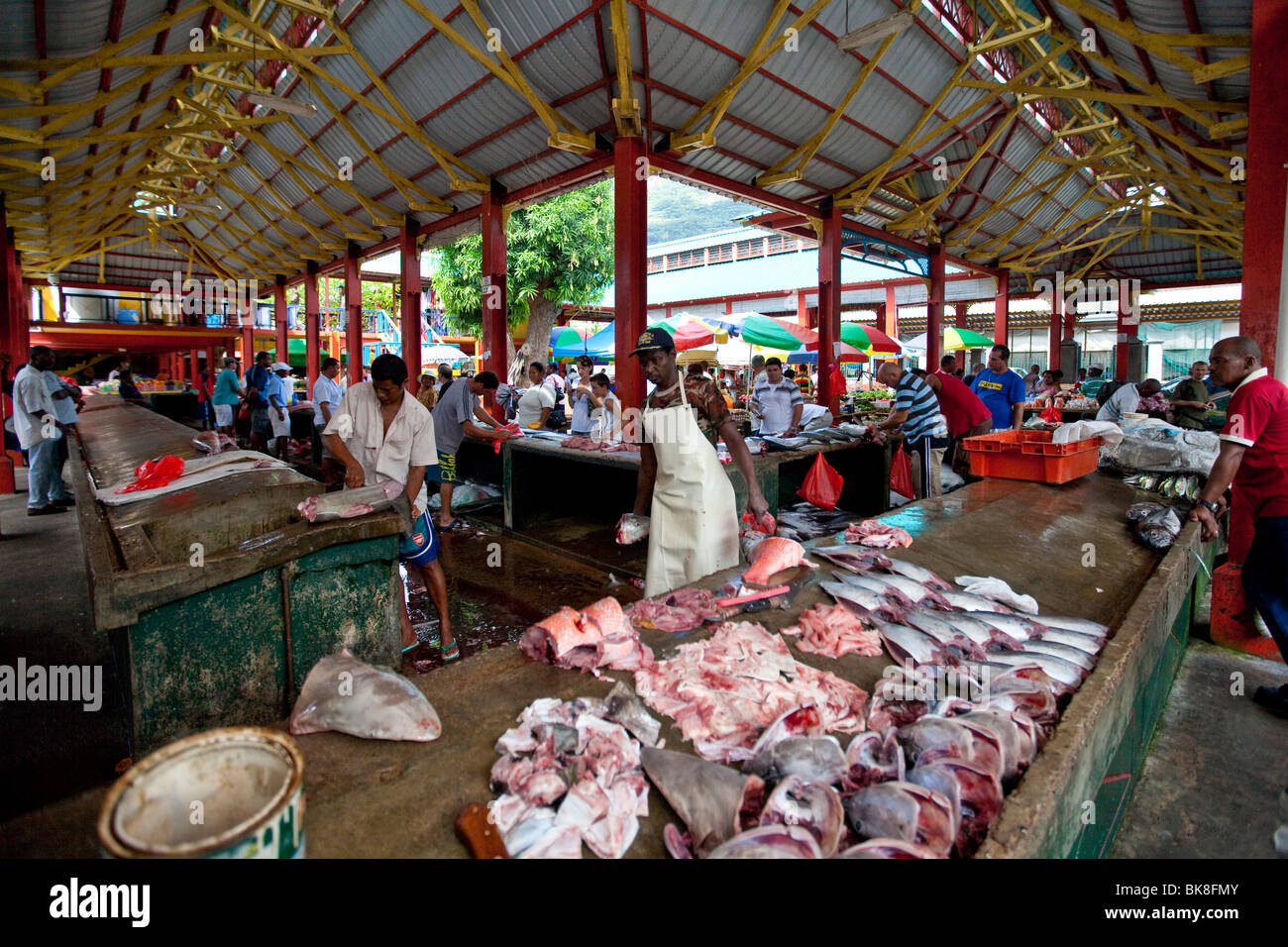 Marché aux poissons très animé marché Sir Selwyn Clarke sur Market Street, Victoria, Mahe, Seychelles, océan Indien, Afrique Banque D'Images