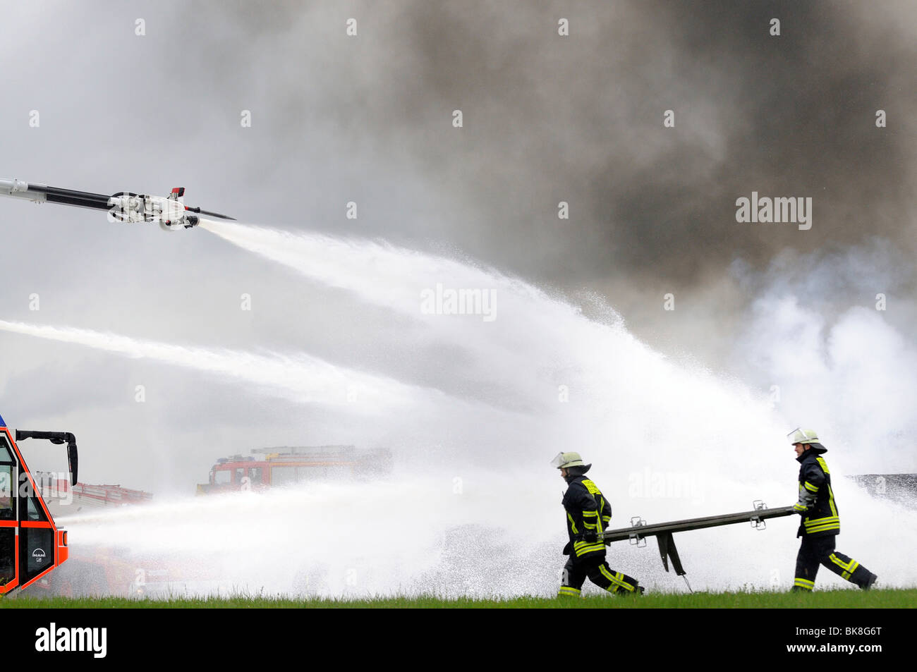 Exercice de la brigade d'incendie de l'aéroport à l'aéroport de Stuttgart, Bade-Wurtemberg, Allemagne, Europe Banque D'Images