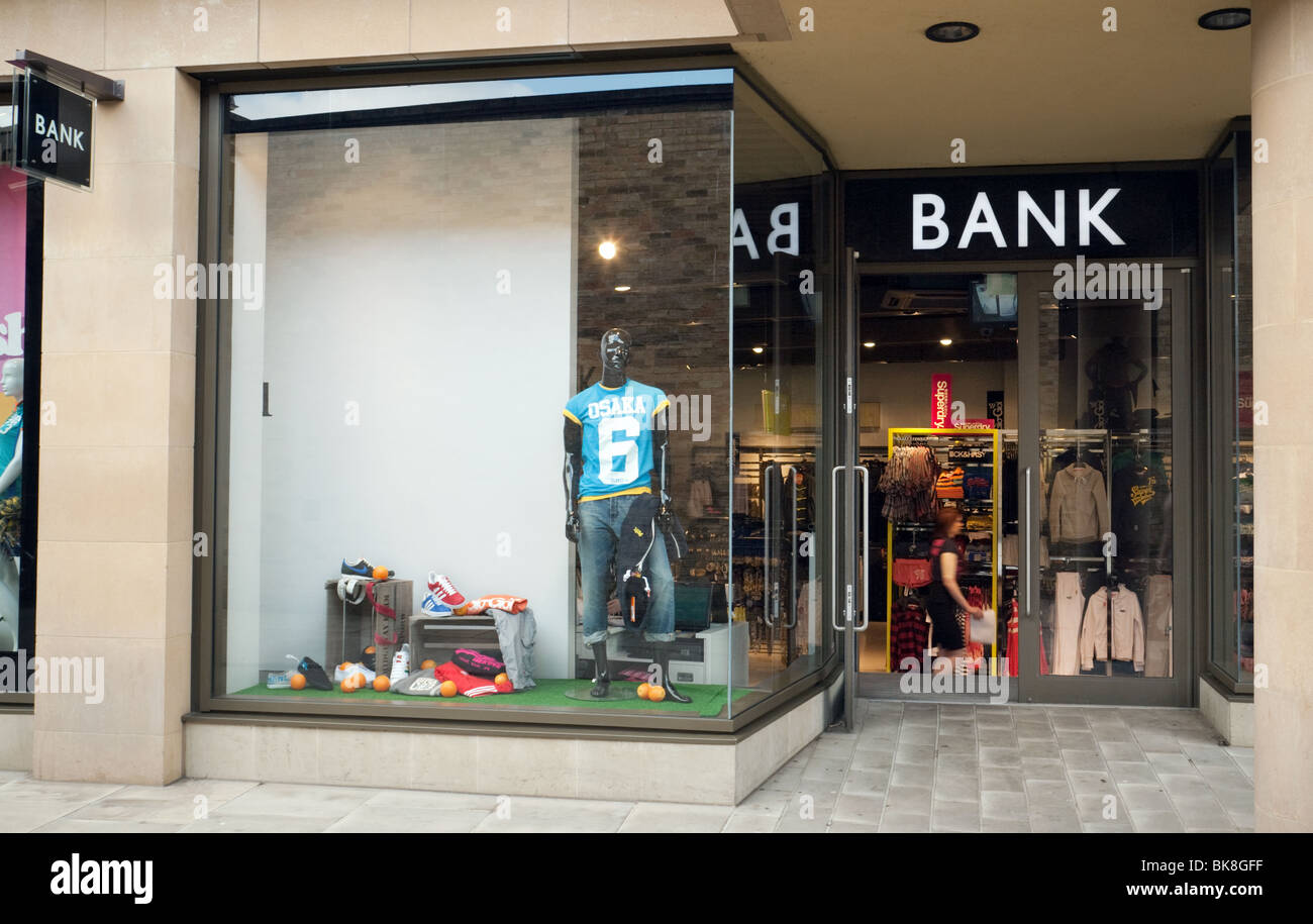 Magasin de vêtements de la Banque mondiale, Cambridge UK Banque D'Images