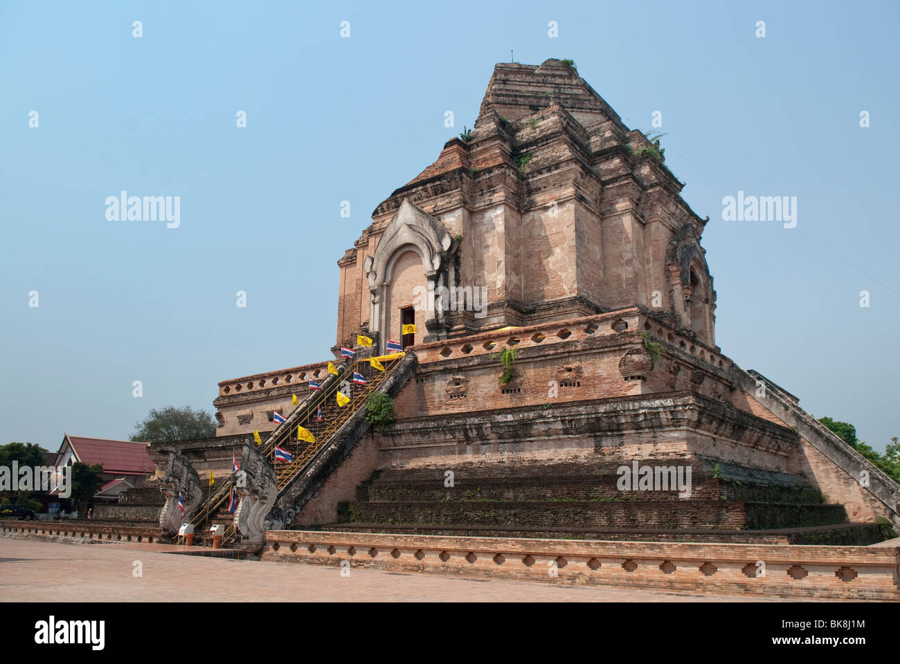 Wat Chedi Luang Wora Wihan temple bouddhiste de Chiang Mai, Thaïlande. Banque D'Images
