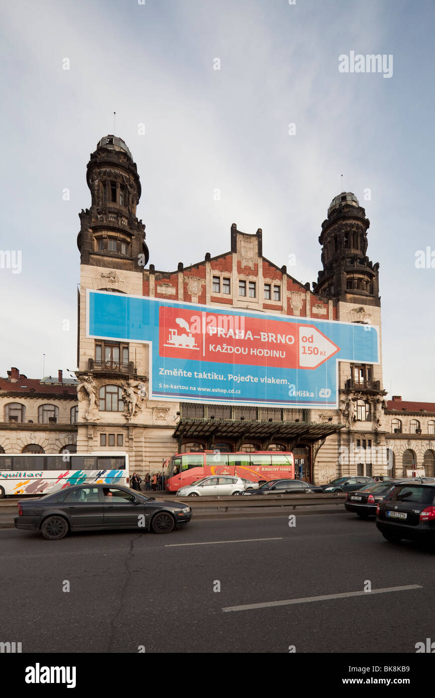 Façade de la Gare Centrale (Hlavni nadrazi), Prague, République Tchèque Banque D'Images