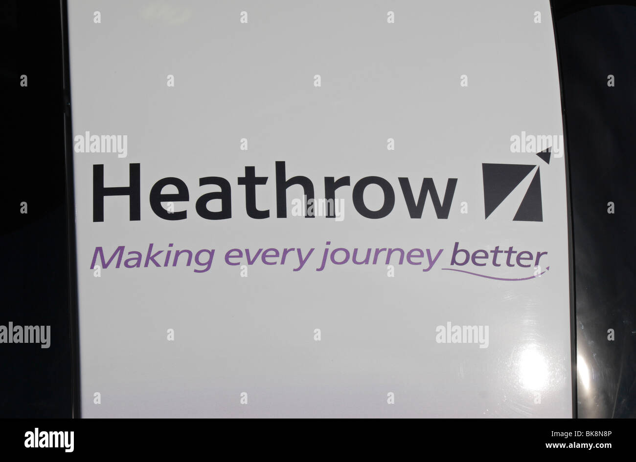Close up de logo sur un transport rapide de personnel (EPR) à l'aéroport de Heathrow, Londres, Royaume-Uni. Apr 2010 Banque D'Images