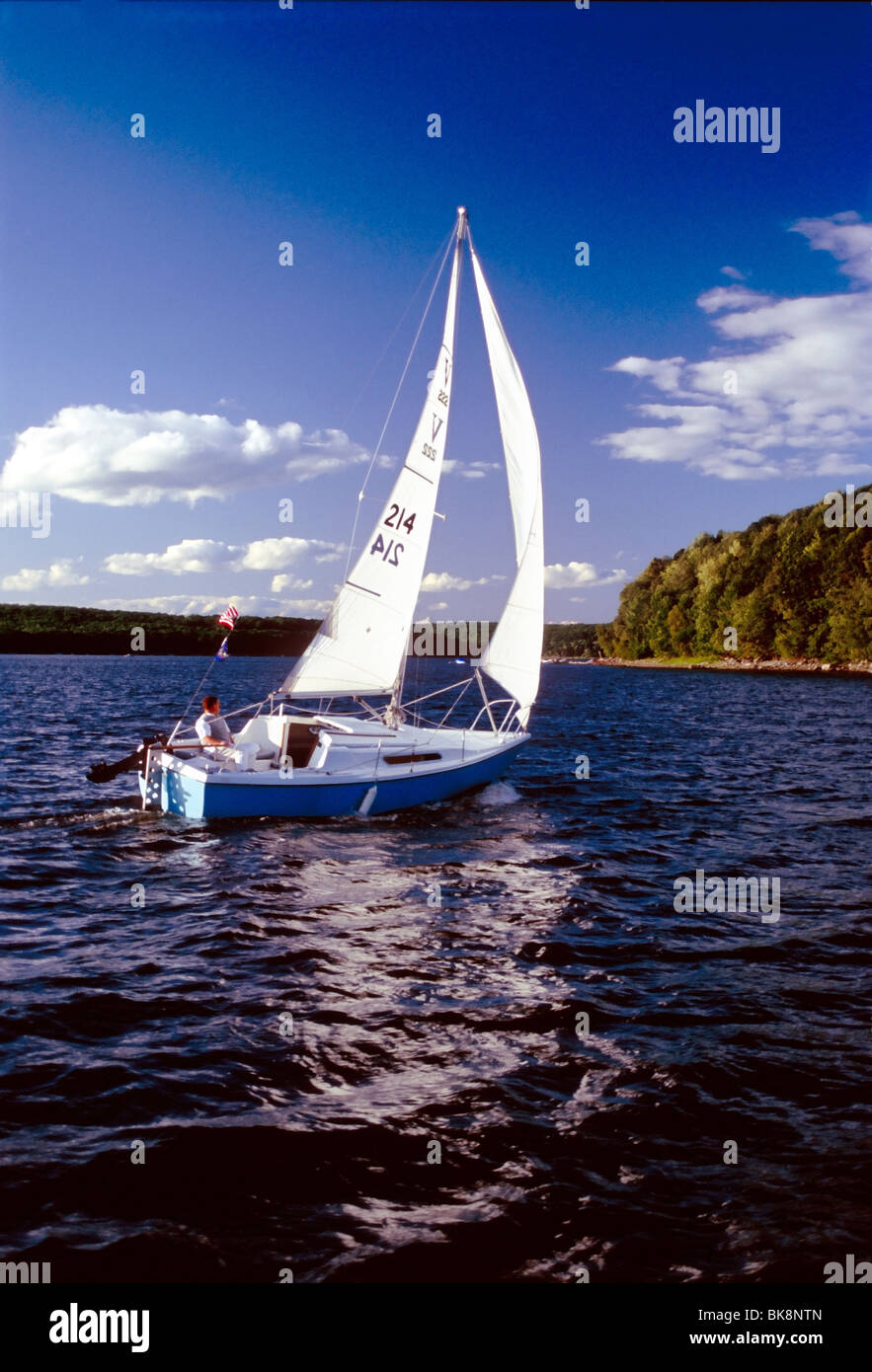 Voilier sur le lac, Wallenpaupac Pocono Mountains, North Carolina, USA Banque D'Images