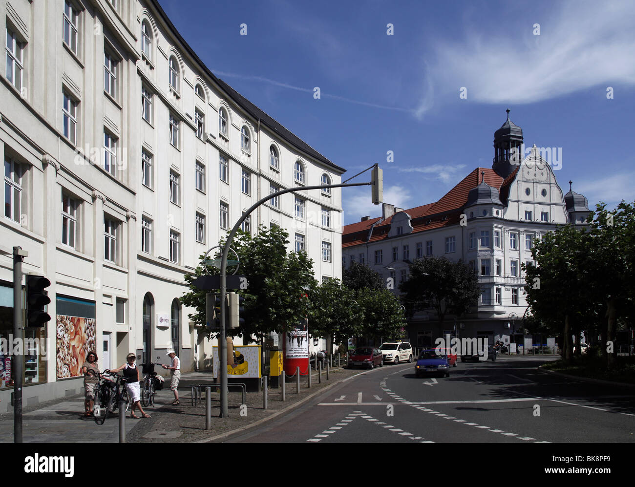 Borsigplatz square avec de prestigieux immeuble de bureaux, Nordstadt, Dortmund, Rhénanie du Nord-Westphalie, Allemagne, Europe Banque D'Images