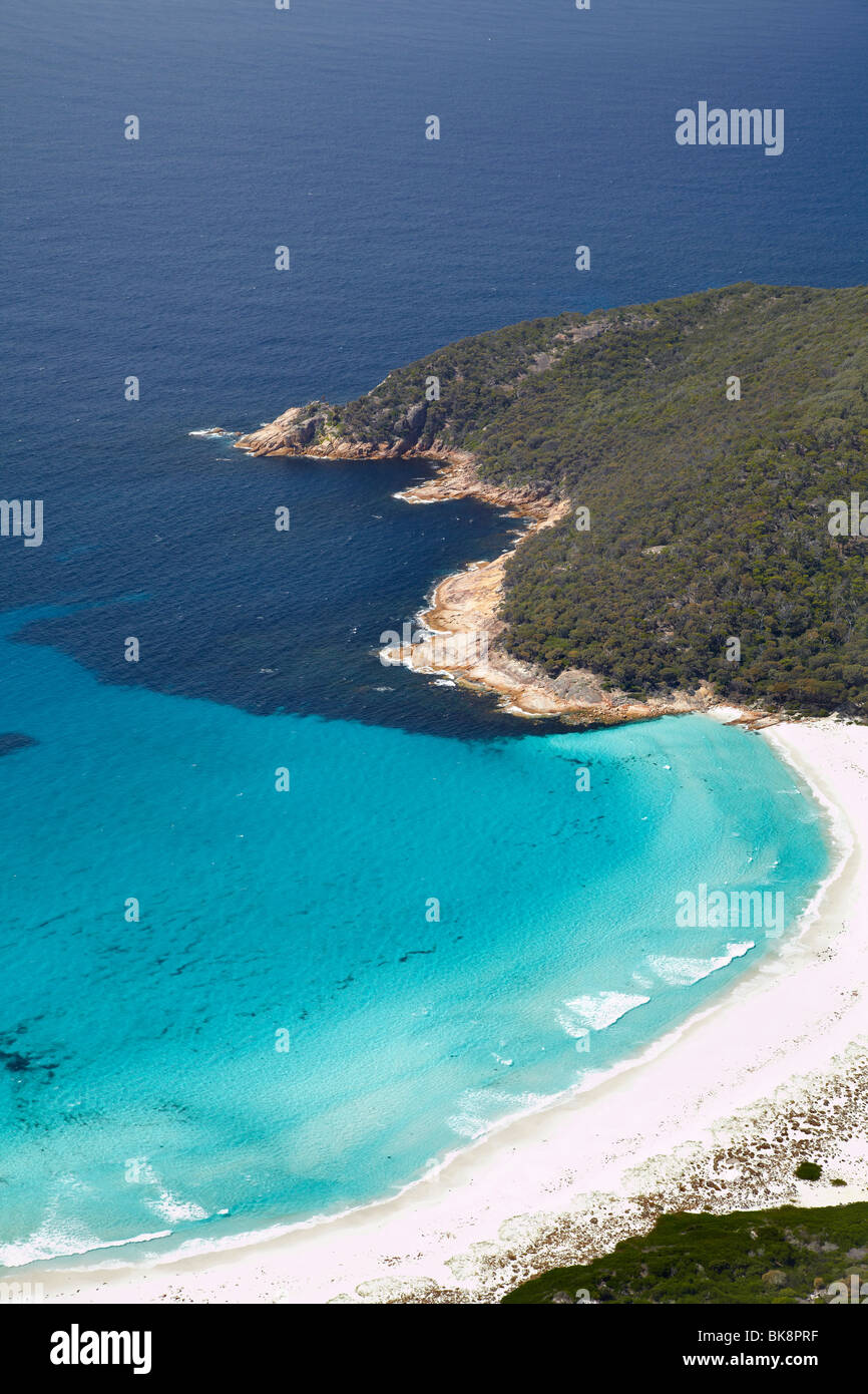 Plages, et Point Friendly, parc national de Freycinet, la péninsule de Freycinet, l'Est de la Tasmanie, Australie - vue aérienne Banque D'Images