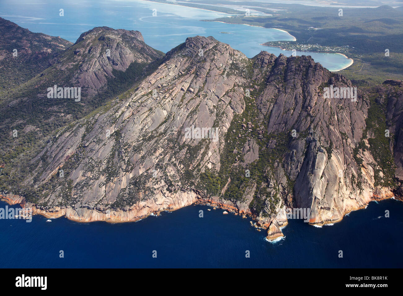 Les dangers, parc national de Freycinet, la péninsule de Freycinet, l'Est de la Tasmanie, Australie - vue aérienne Banque D'Images