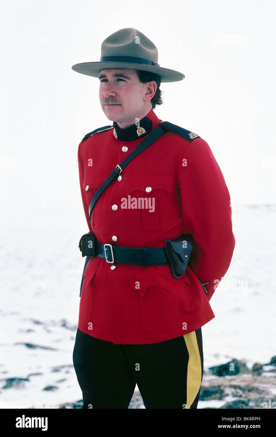 Portrait d'hiver Michael Dotzko, Gendarmerie royale du Canada, policier en uniforme, Iqaluit, île de Baffin, Canada Banque D'Images