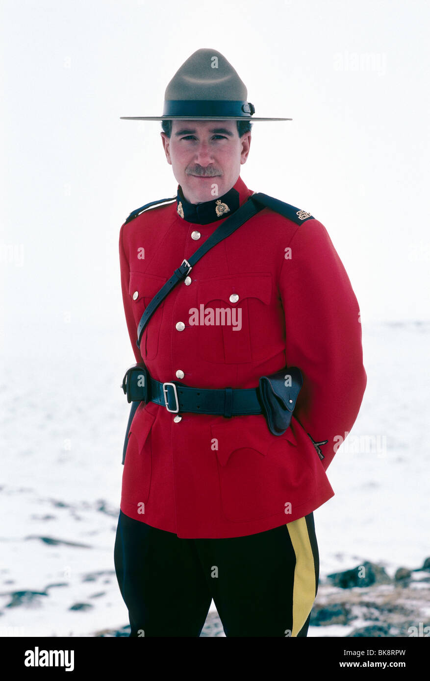 Portrait d'hiver Michael Dotzko, Gendarmerie royale du Canada, policier en uniforme, Iqaluit, île de Baffin, Canada Banque D'Images