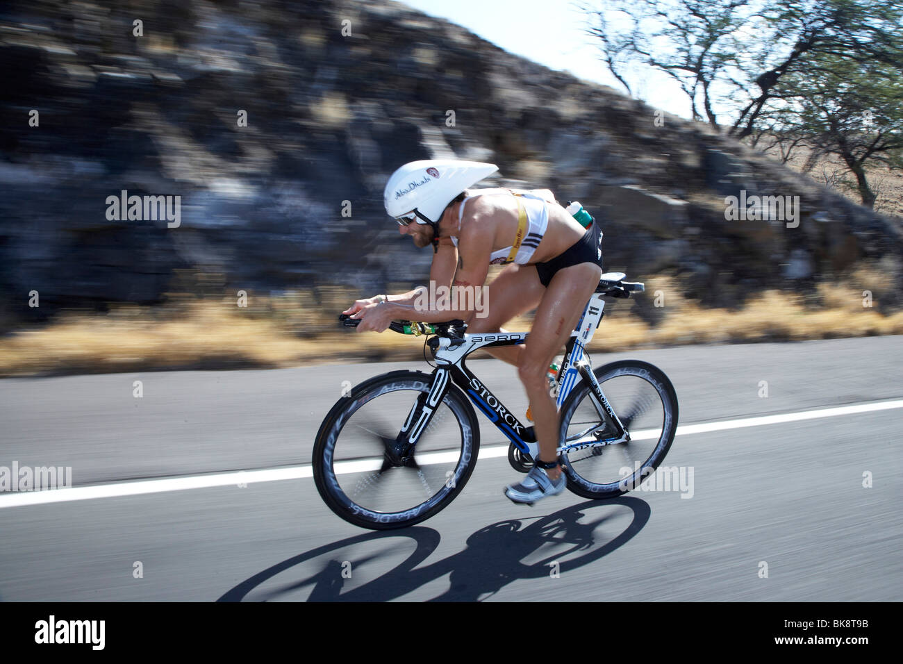 Le triathlète professionnel allemand Faris Al-Sultan sur le parcours vélo du triathlon Ironman World Championship à Kailua-Kona, H Banque D'Images