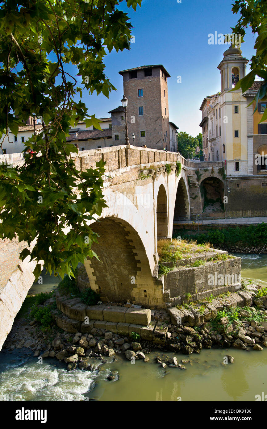 Le pont Fabricio conduisant à la Chapelle Sixtine, Rome, Italie. Banque D'Images