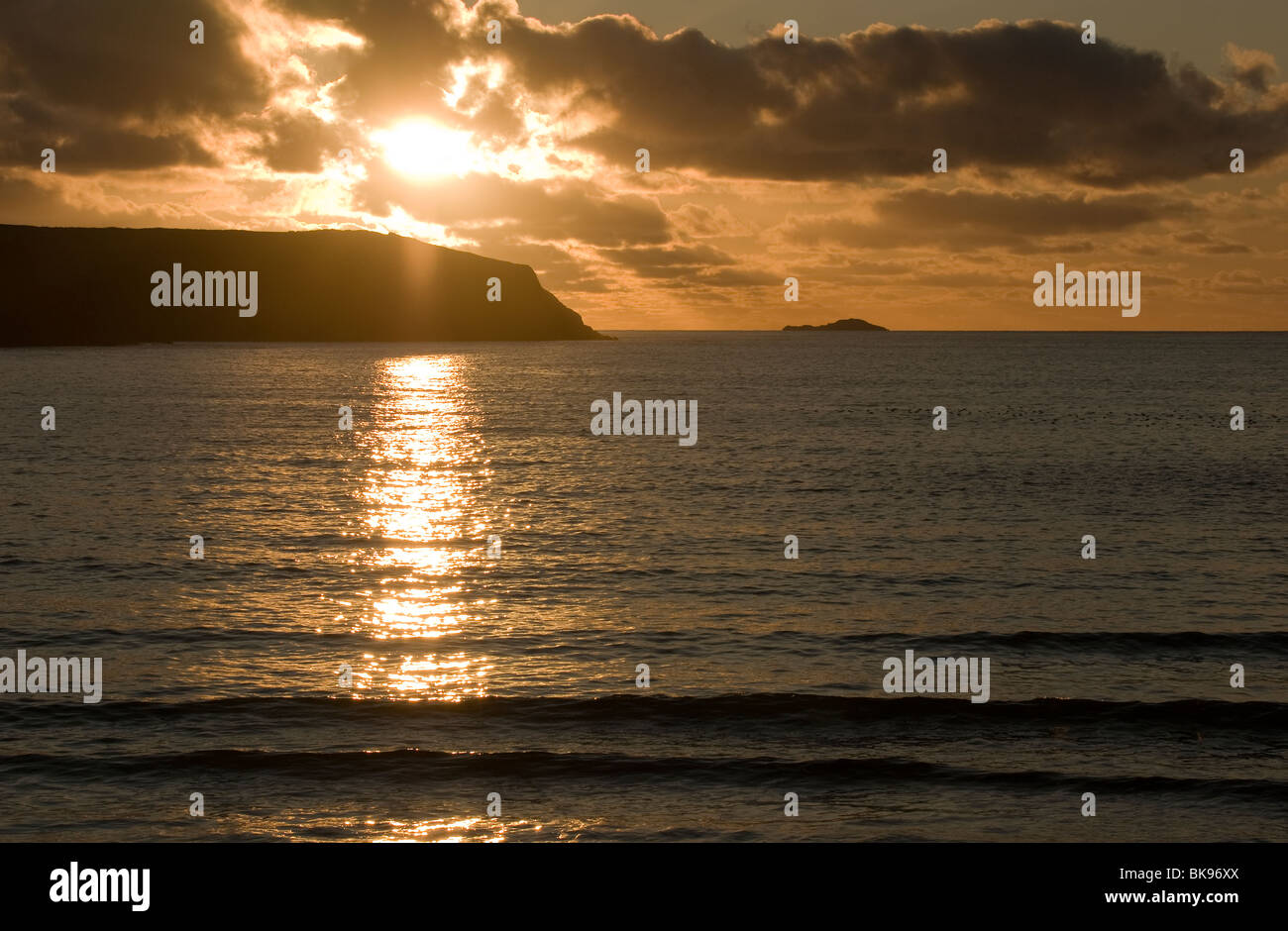 Coucher de soleil sur Abereiddy dans l'ouest du pays de Galles Pembrokeshire Banque D'Images