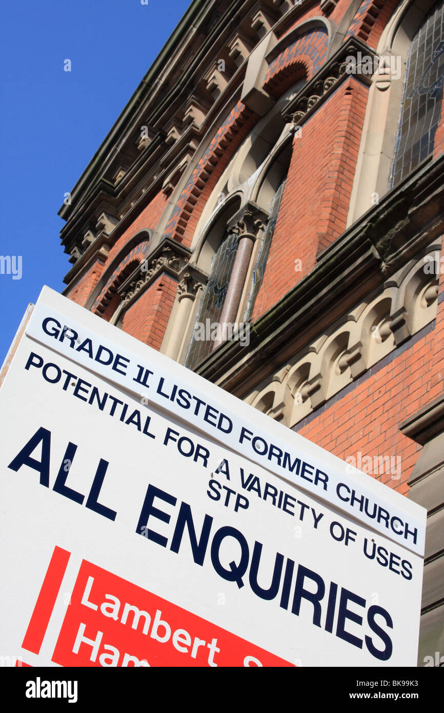 Une église classée grade II à vendre dans une ville du Royaume-Uni. Banque D'Images