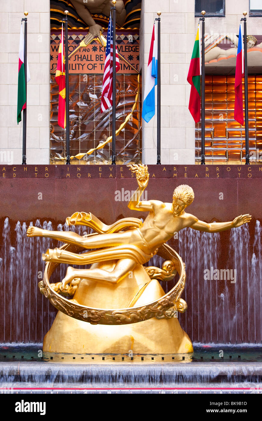 La statue de Prométhée (1934) de Paul Manship du Rockefeller Plaza, New York City USA Banque D'Images