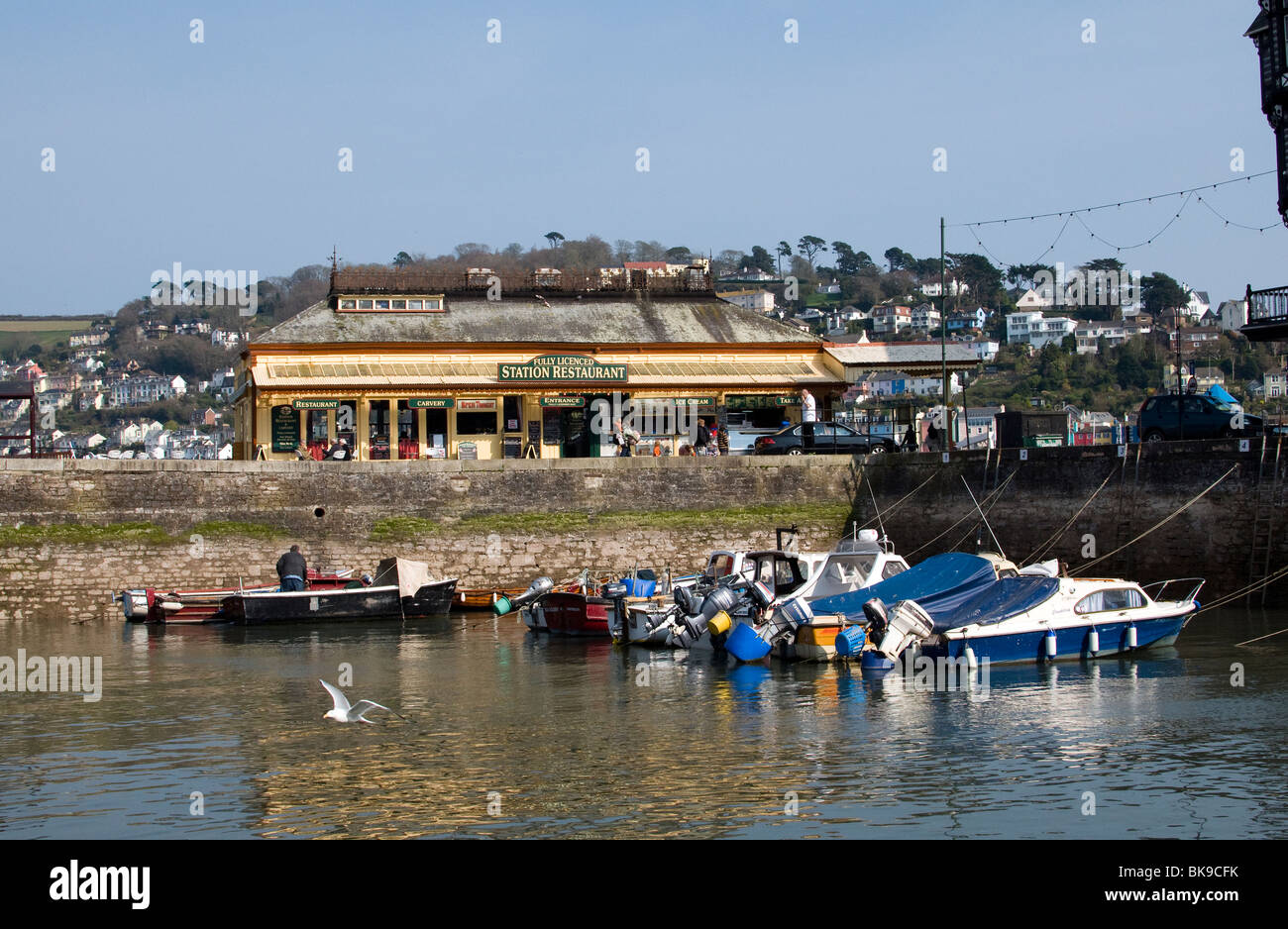 Restaurant Station à Dartmouth, banlieusards, la navette, les émissions, l'Angleterre, de l'environnement, f Banque D'Images