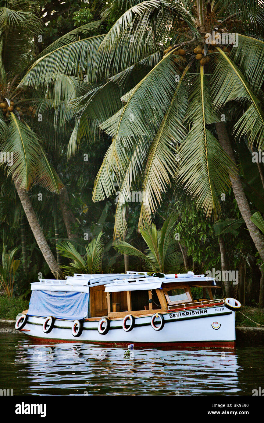 Bateau à passagers pour la nuit dans les Backwaters du Kerala, en Inde. Banque D'Images