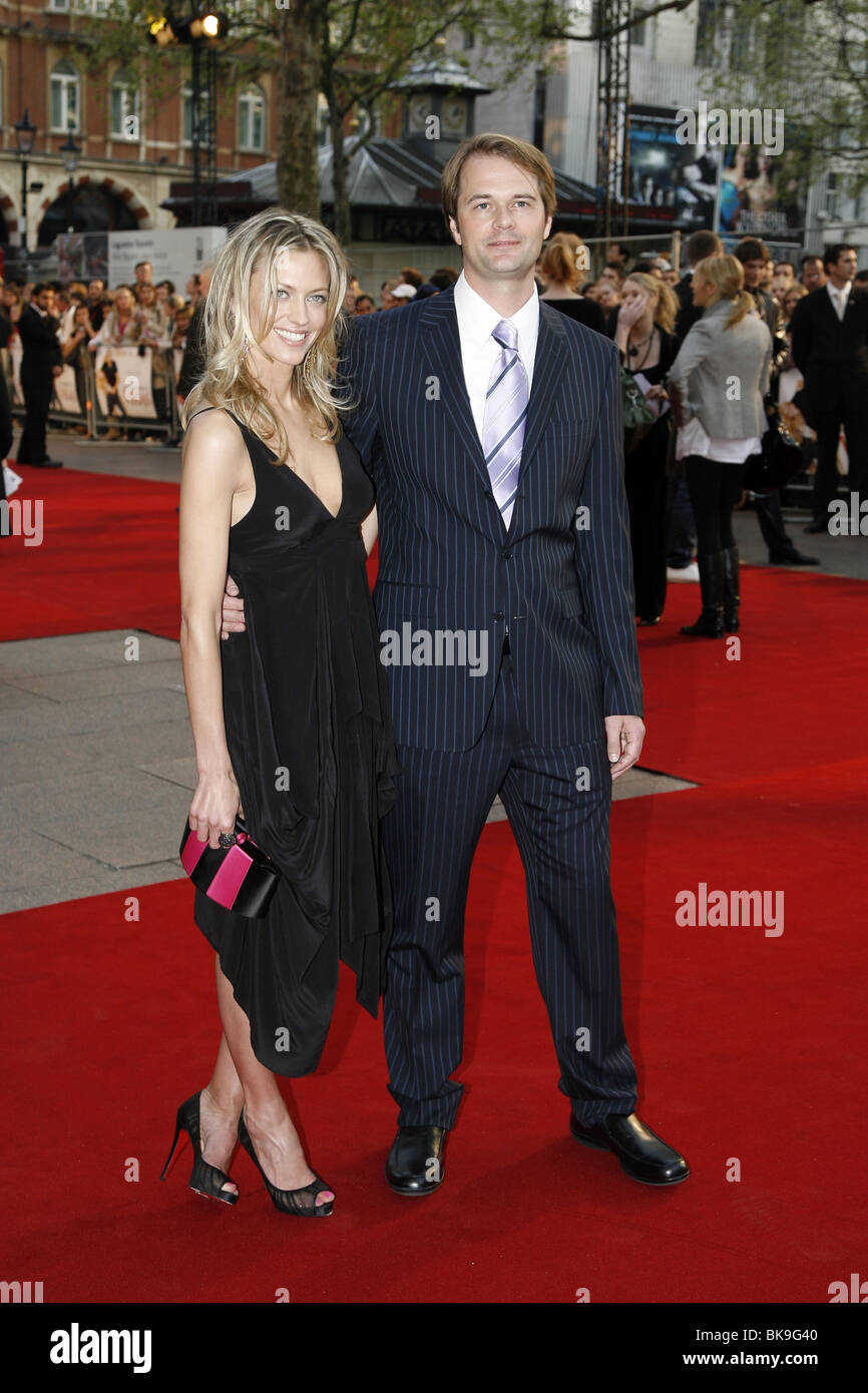TOM VAUGHAN & GUEST CE QUI SE PASSE À VEGAS PREMIERE FILM CINÉMA ODEON WEST END Leicester Square Londres Angleterre 22 Avril 2008 Banque D'Images