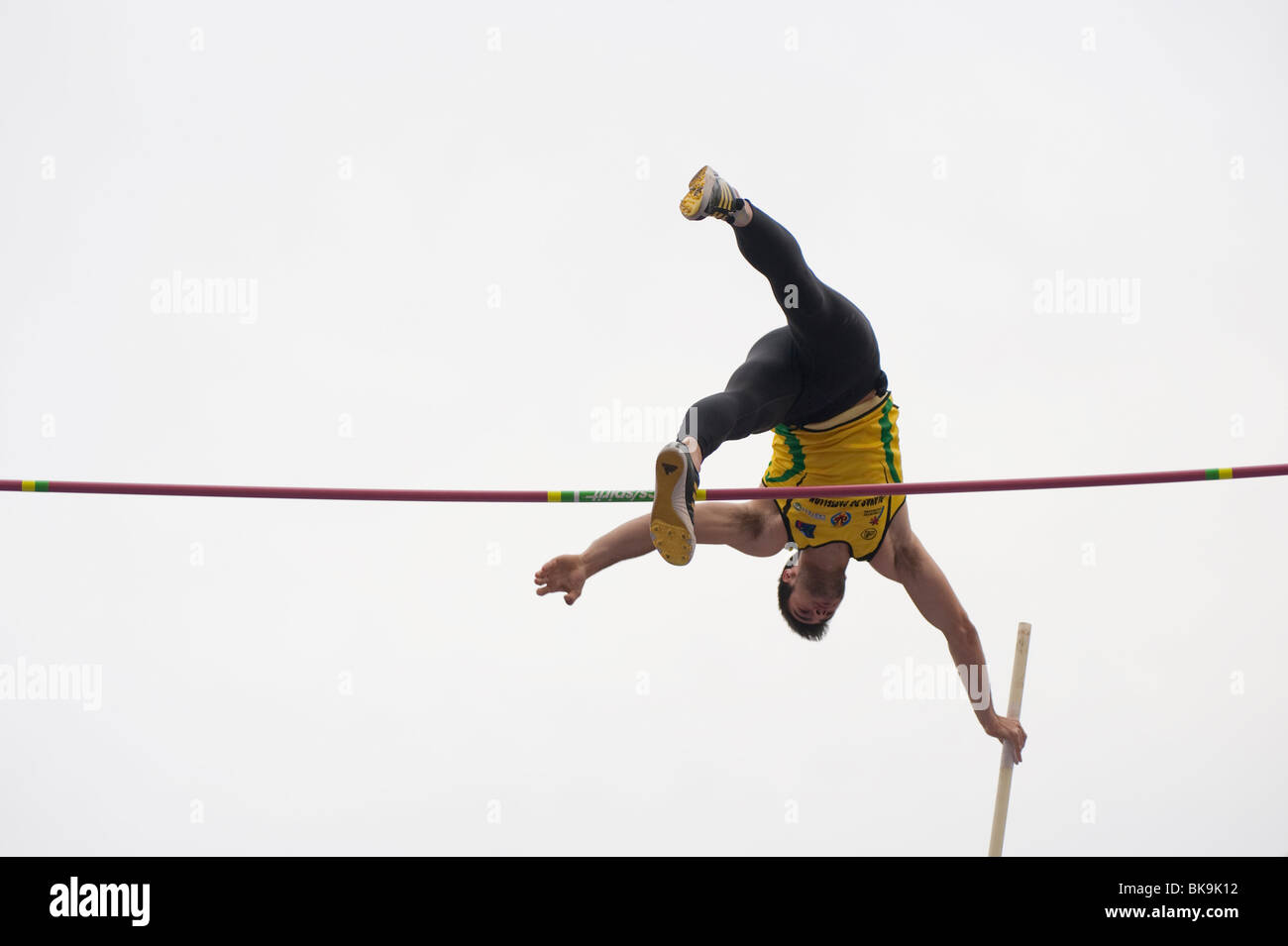 Du triple saut pour tenter d'éliminer le bar, Arc de Triomf, concours, Barcelone, Espagne. Banque D'Images