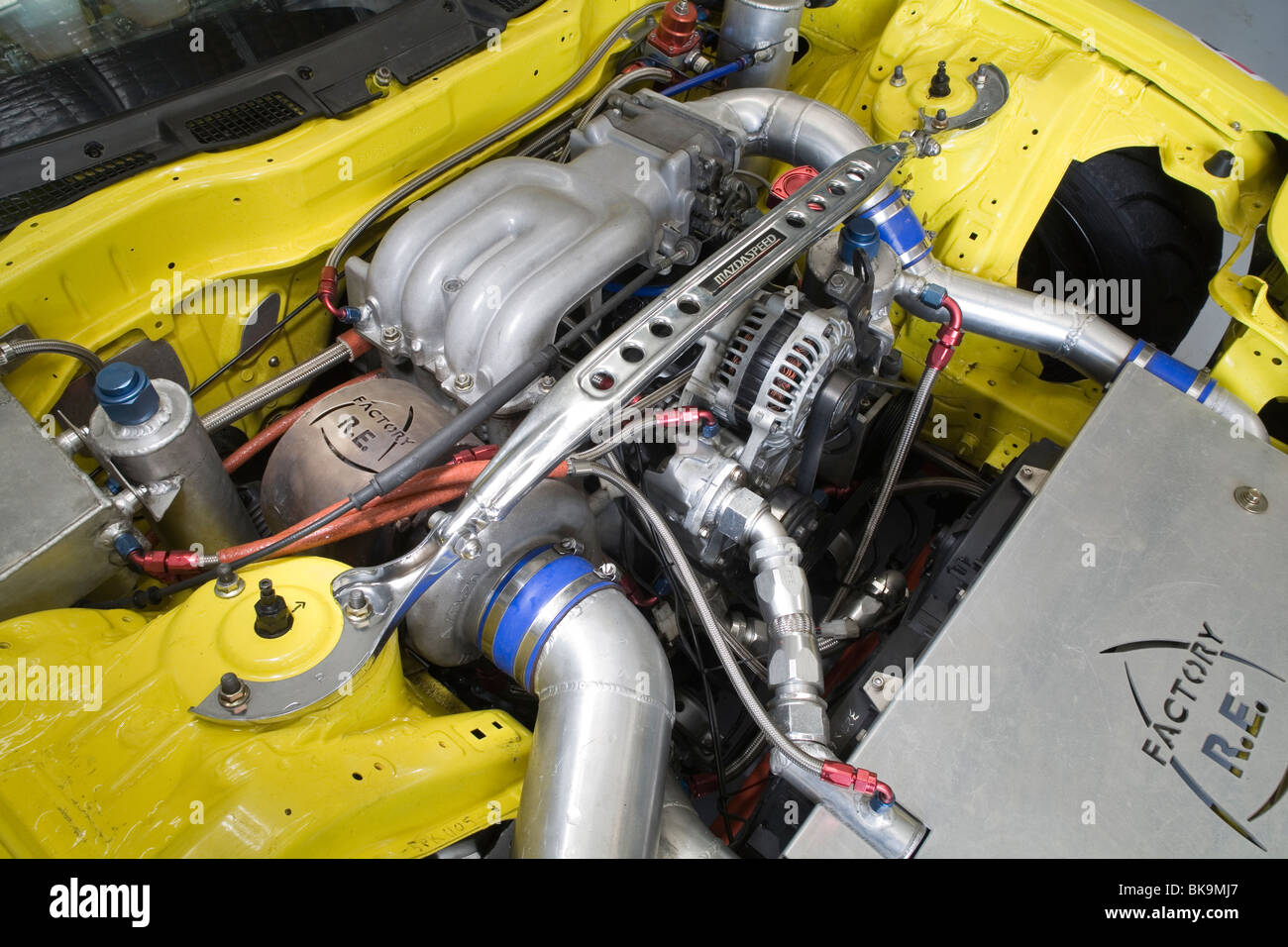 Fortement modifiés et Mazda turbo 13B moteur Wankel dans une voiture de course Banque D'Images