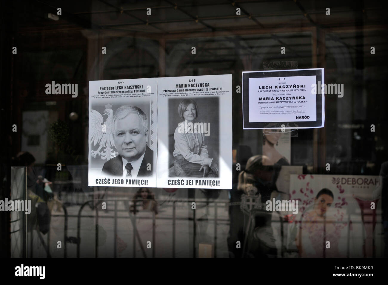 Lech et Maria Kaczynski notice nécrologique. Dans Krkow funérailles du président. 18.04.2010 Banque D'Images