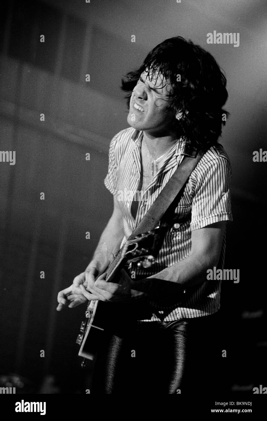 Gary Moore guitare olay avec rock band Thin Lizzy au cours de la tour Rose Noire en Scandinavie Banque D'Images