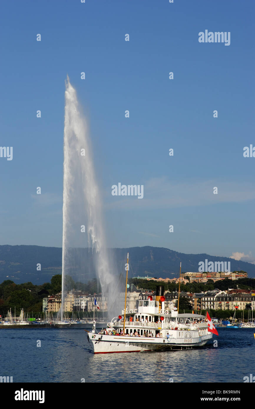 Bateau d'excursion sur le Lac Léman, Genève, fontaine, Canton de Genève, Suisse Banque D'Images