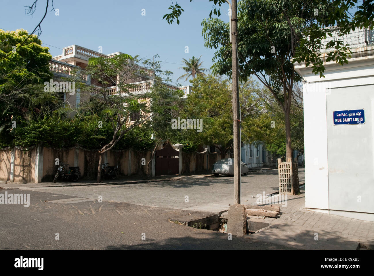 L'Inde, le Tamil Nadu, Pondichéry, plaque de rue en français Banque D'Images