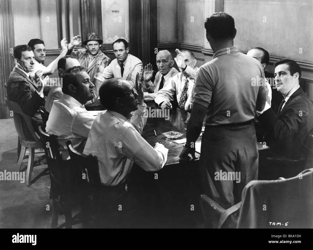 Douze hommes en colère (1957) (TABLE RONDE DANS LE SENS HORAIRE) par ex. MARSHALL, Lee J. COBB, JACK KLUGMAN, EDWARD BINNS, Jack Warden, HENRY Banque D'Images