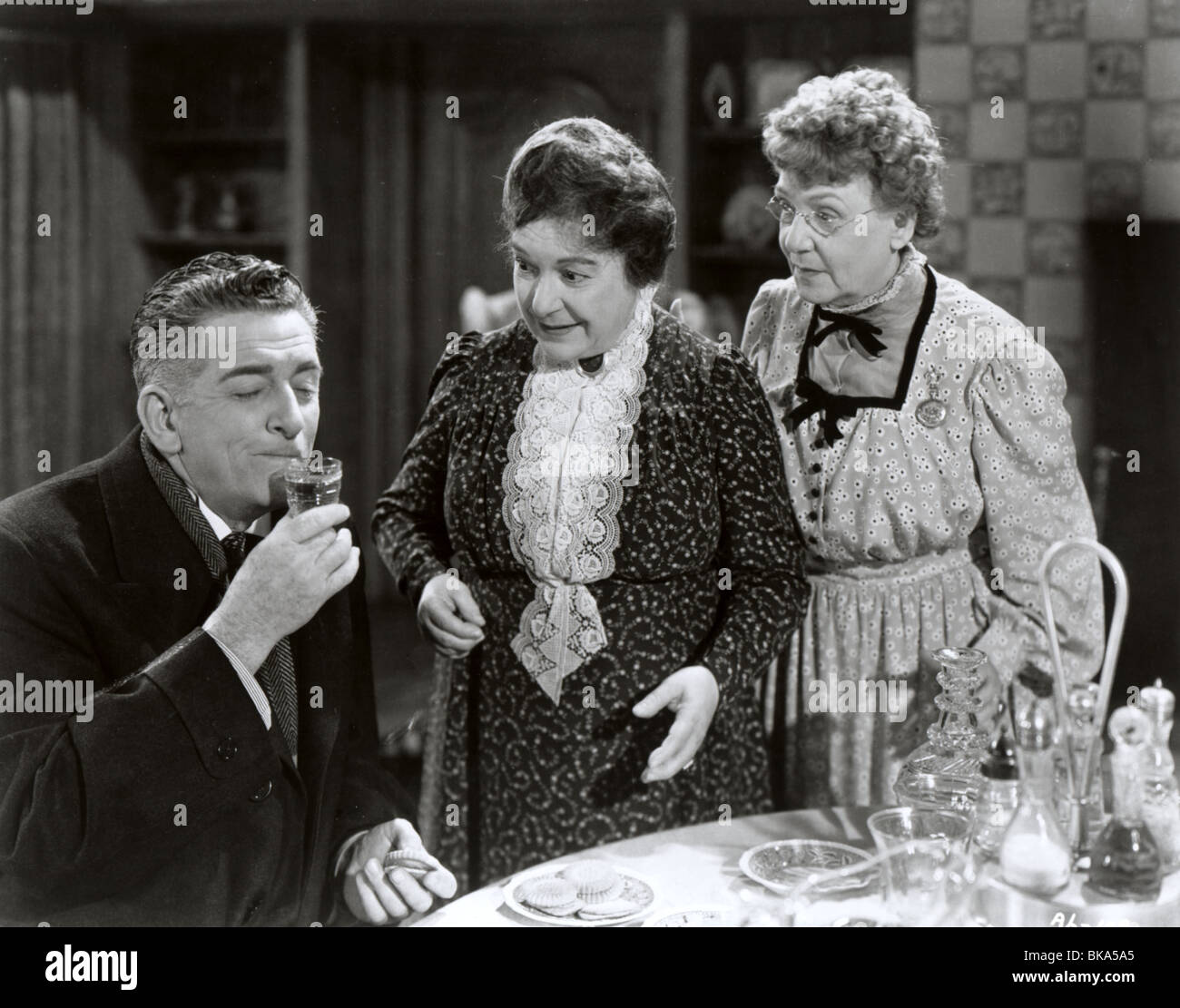 ARSENIC et VIEILLES DENTELLES (1944) Edward Everett Horton, JOSEPHINE HULL, JEAN ADAIR AOL 004P L Banque D'Images