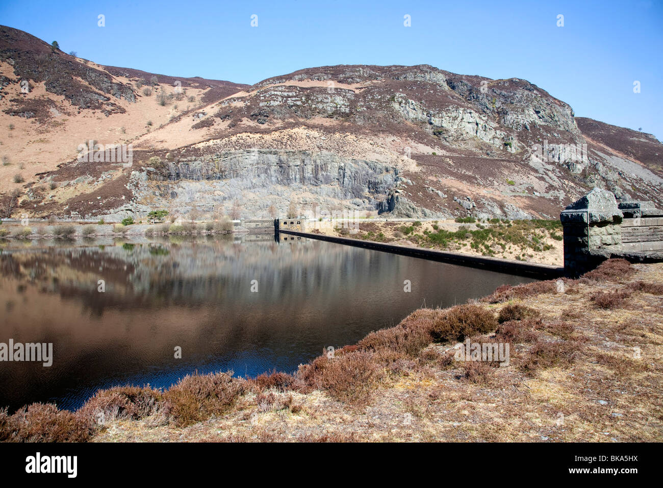 Caban coch Dam et le réservoir dans l'Elan valley au milieu de Pays de Galles Banque D'Images