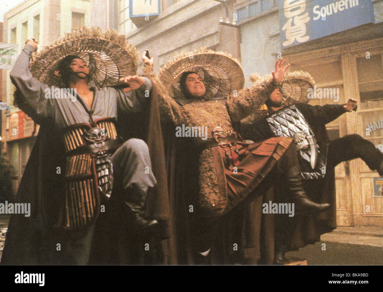 BIG TROUBLE IN LITTLE CHINA (1986) PETER KWONG, CARTER WONG, JAMES PAX BTCA FOH 004 Banque D'Images