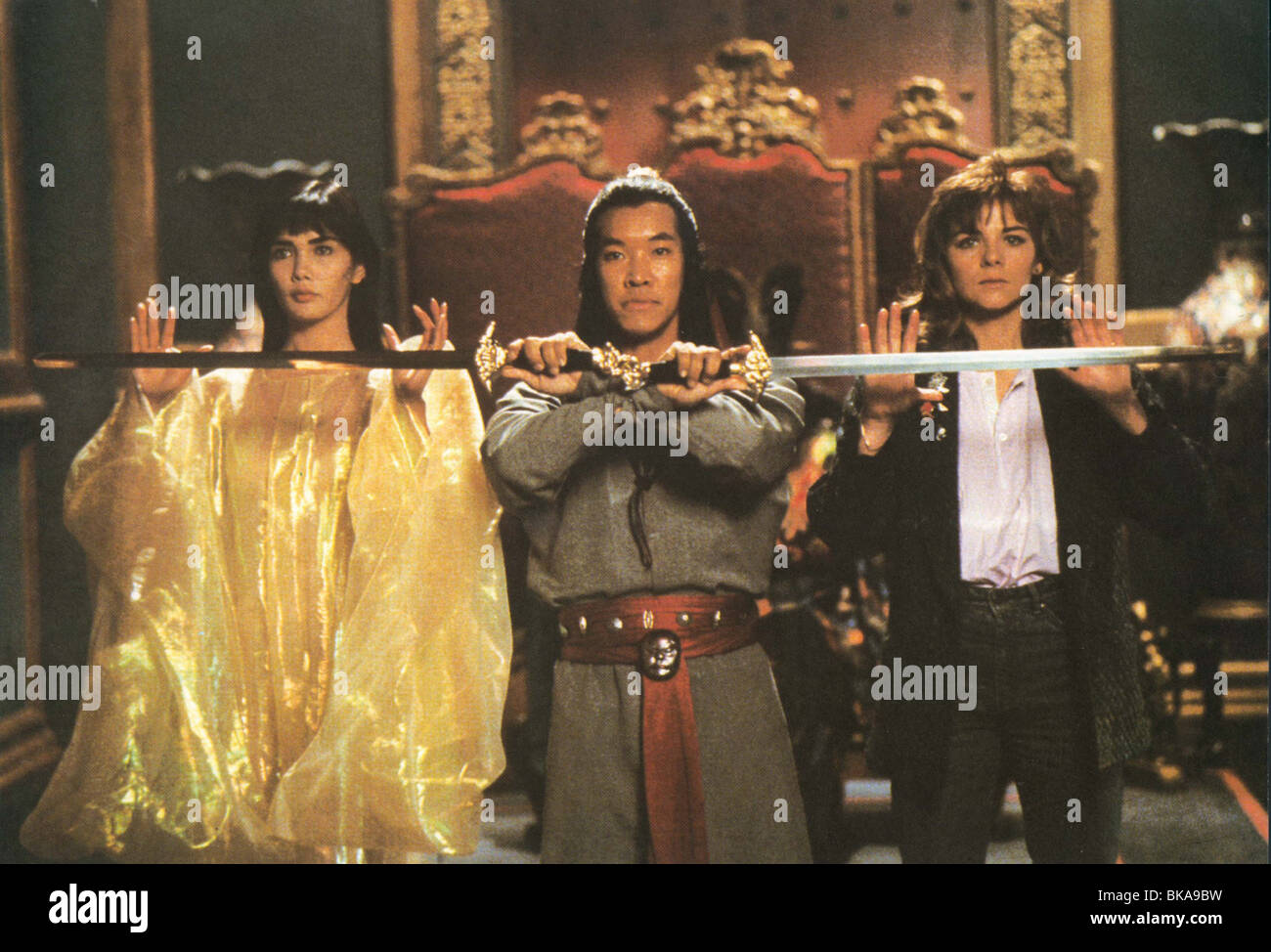 BIG TROUBLE IN LITTLE CHINA (1986) SUZEE PAI, PETER KWONG, Kim Cattrall BTCA FOH 007 Banque D'Images