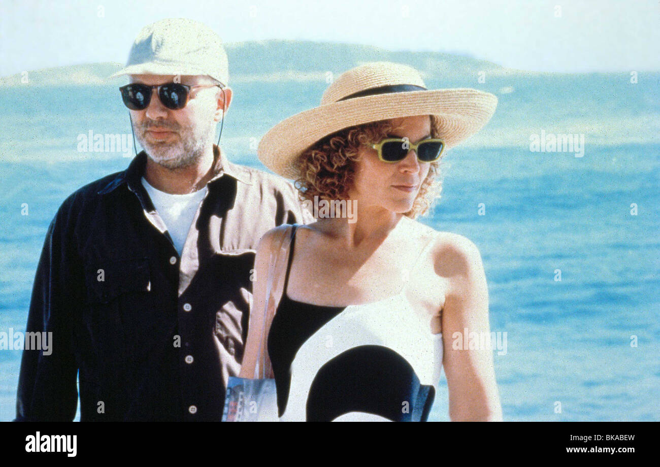 BOSSA NOVA (1999) MISS SIMPSON (ALT) AMY IRVING, HAT BOSN 003 LUNETTES Banque D'Images