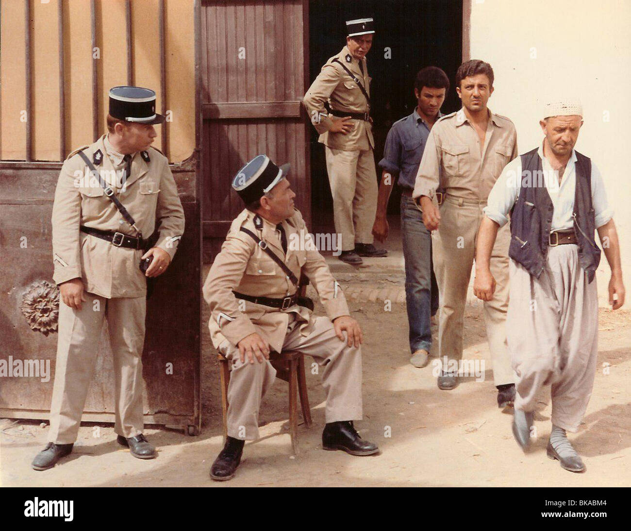 Les hors la loi Al al qanum kharijun une Année : 1968 - L'Algérie Réalisation : Sid Ahmed Agoumi Tewfik Fares Banque D'Images