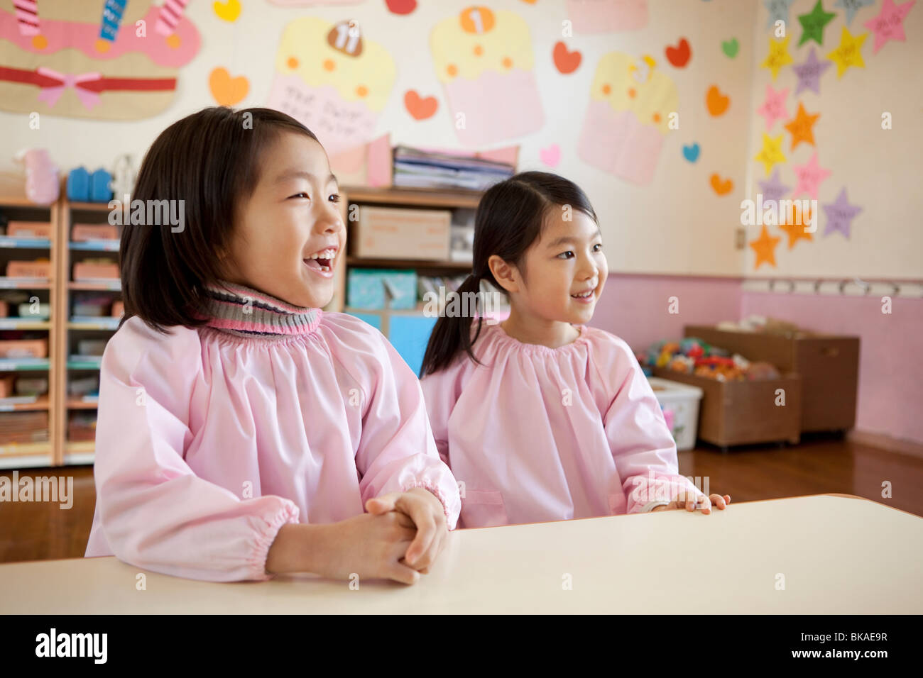 Jardin d'enfants assis Banque D'Images