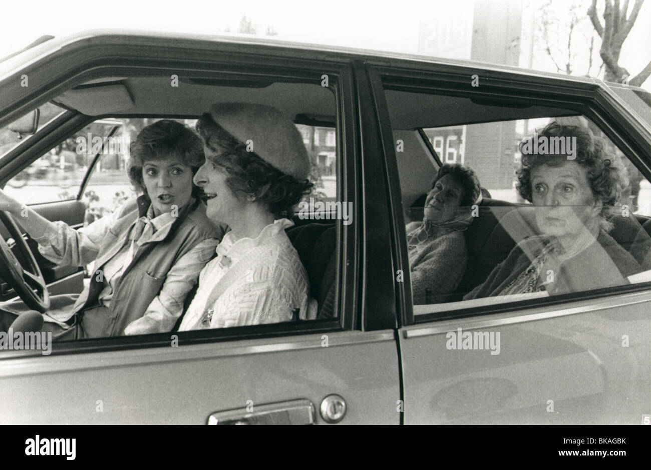 Dans le sens horaire (1986) Alison Steadman, JOAN HICKSON, CONSTANCE CHAPMAN, ANN WAY CKW 003P Banque D'Images