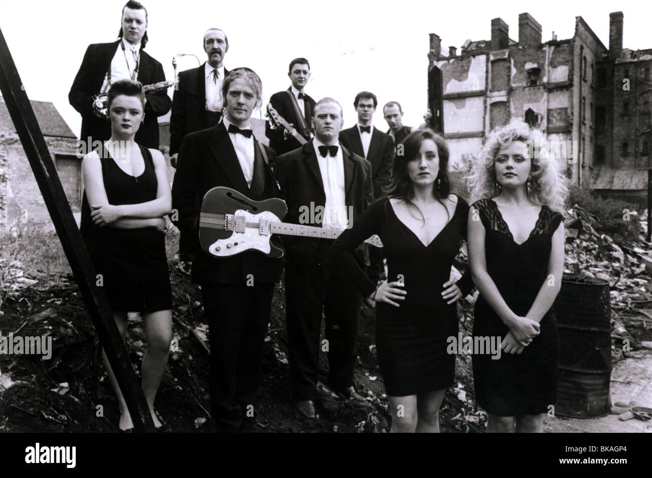 Les engagements (1991) FELIM GORMLEY, JOHNNY MURPHY, KENNETH MCCLUSKEY, Michael Aherne, DAVE FINNEGAN, BRONAGH GALLAGHER, GLEN Banque D'Images