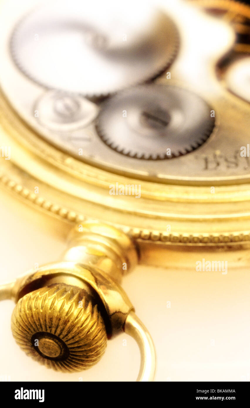 Close-up du mécanisme de remontage automatique et mouvement intérieur d'une montre de poche. Banque D'Images