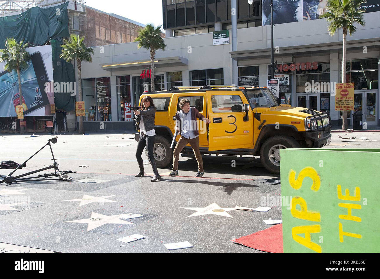 Zombieland Année : 2009 Réalisateur : Ruben Fleischer Emma Stone, Jesse Eisenberg Banque D'Images