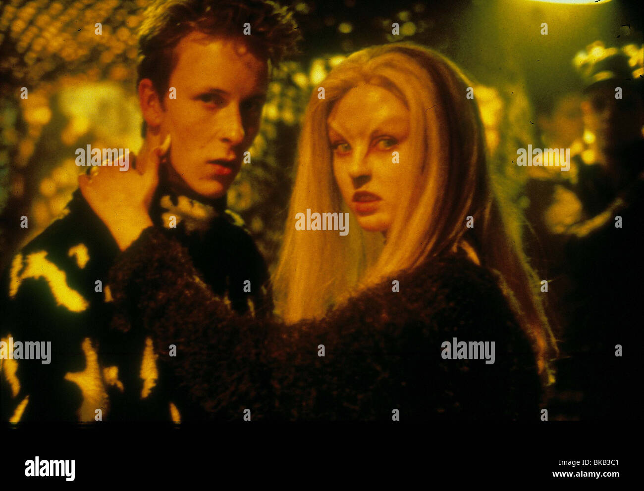 GINGER SNAPS (2000) KATHERINE ISABELLE GGSS 019 Banque D'Images