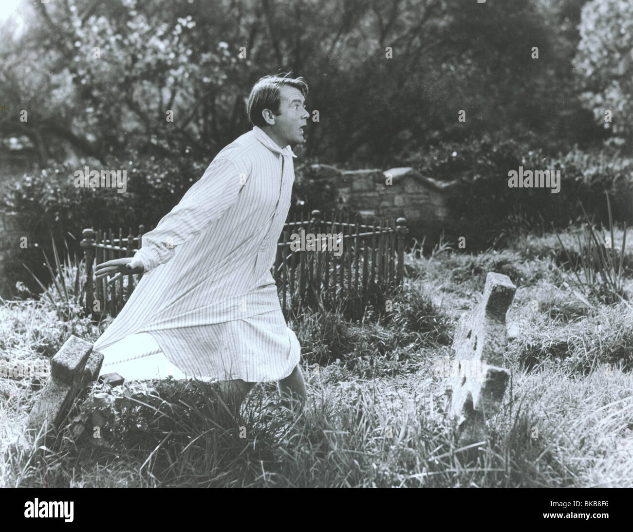 L'HISTOIRE DE MR POLLY (1949) JOHN MILLS HMP 003P Banque D'Images