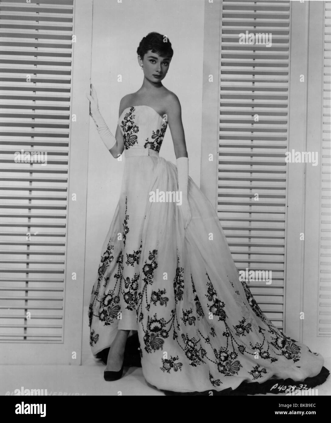 SABRINA FAIR (1954) Sabrina(ALT) Audrey Hepburn SBF 018P Banque D'Images