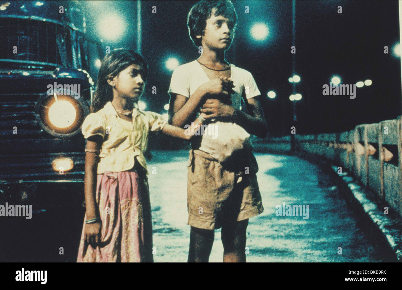 SALAAM BOMBAY (1988) MANJU, CHAIPAU SBMY 004 Banque D'Images