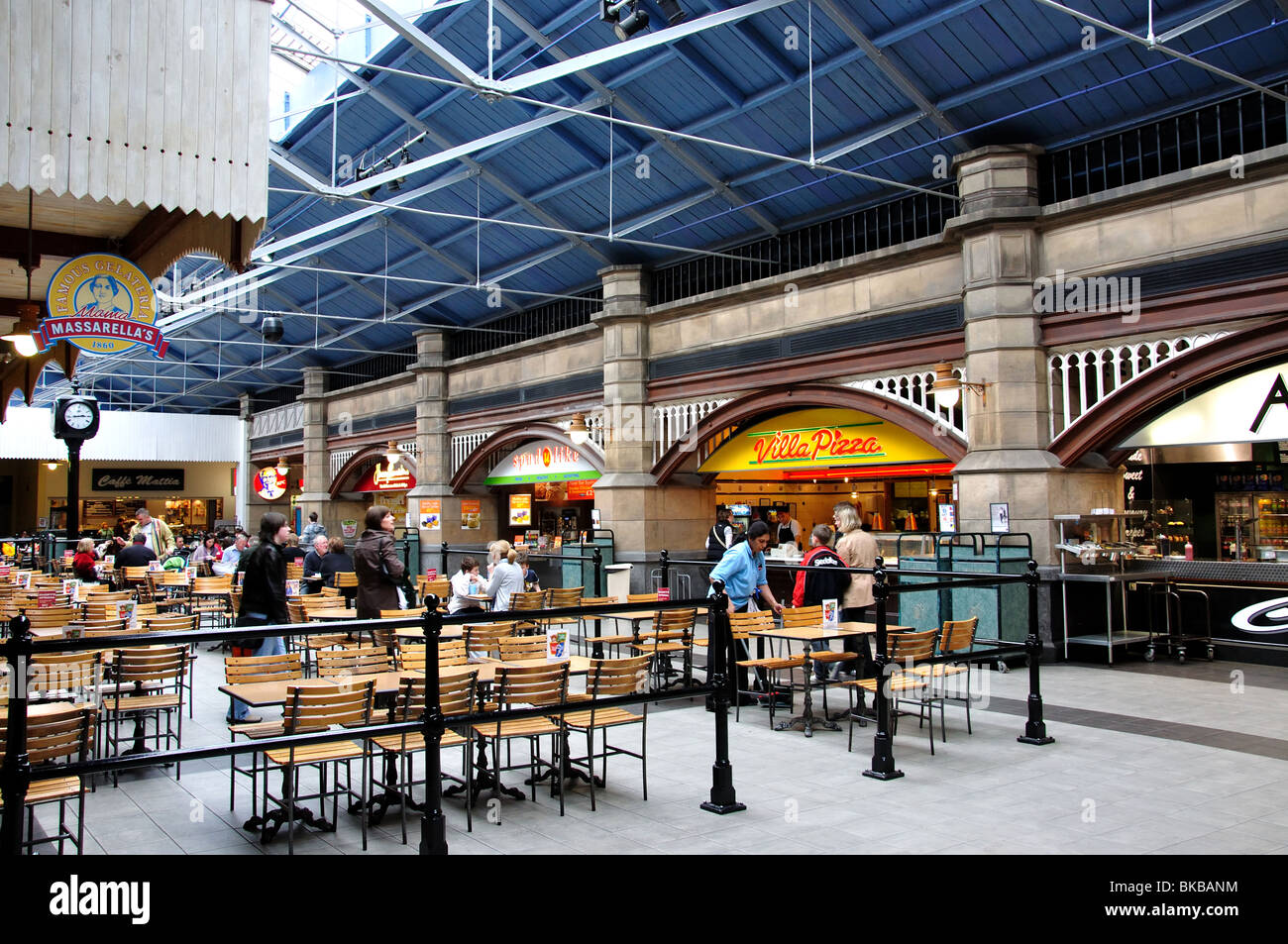 Vue de l'intérieur, Swindon Designer Outlet, Swindon, Wiltshire, Angleterre, Royaume-Uni Banque D'Images