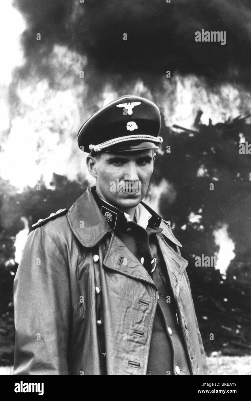 Ralph Fiennes La Liste De Schindler Liste schindlers 1994 ralph fiennes Banque d'images noir et blanc - Alamy