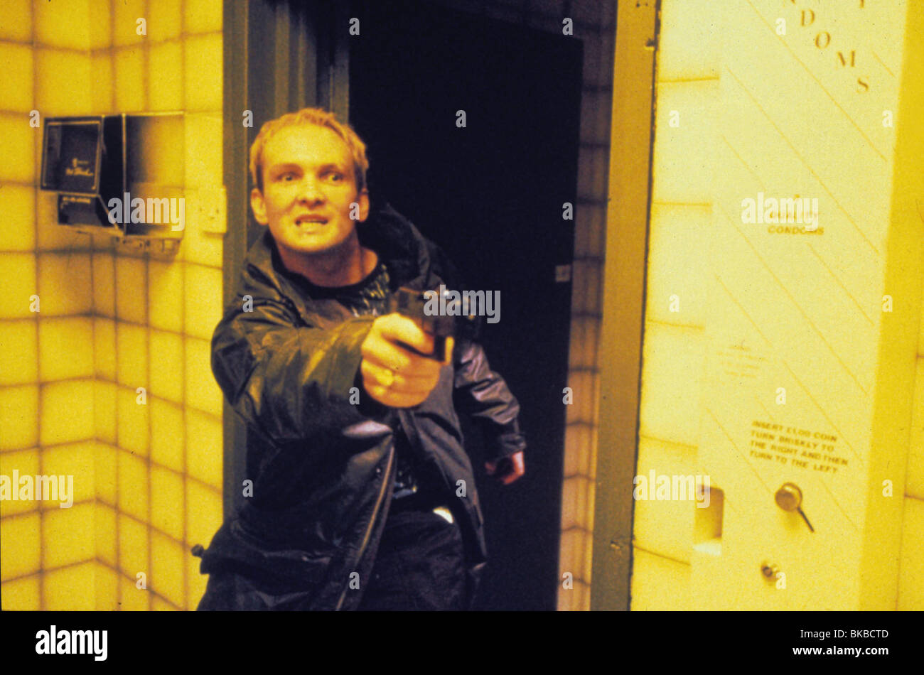 SHOOTERS -2000 ANDREW HOWARD Banque D'Images