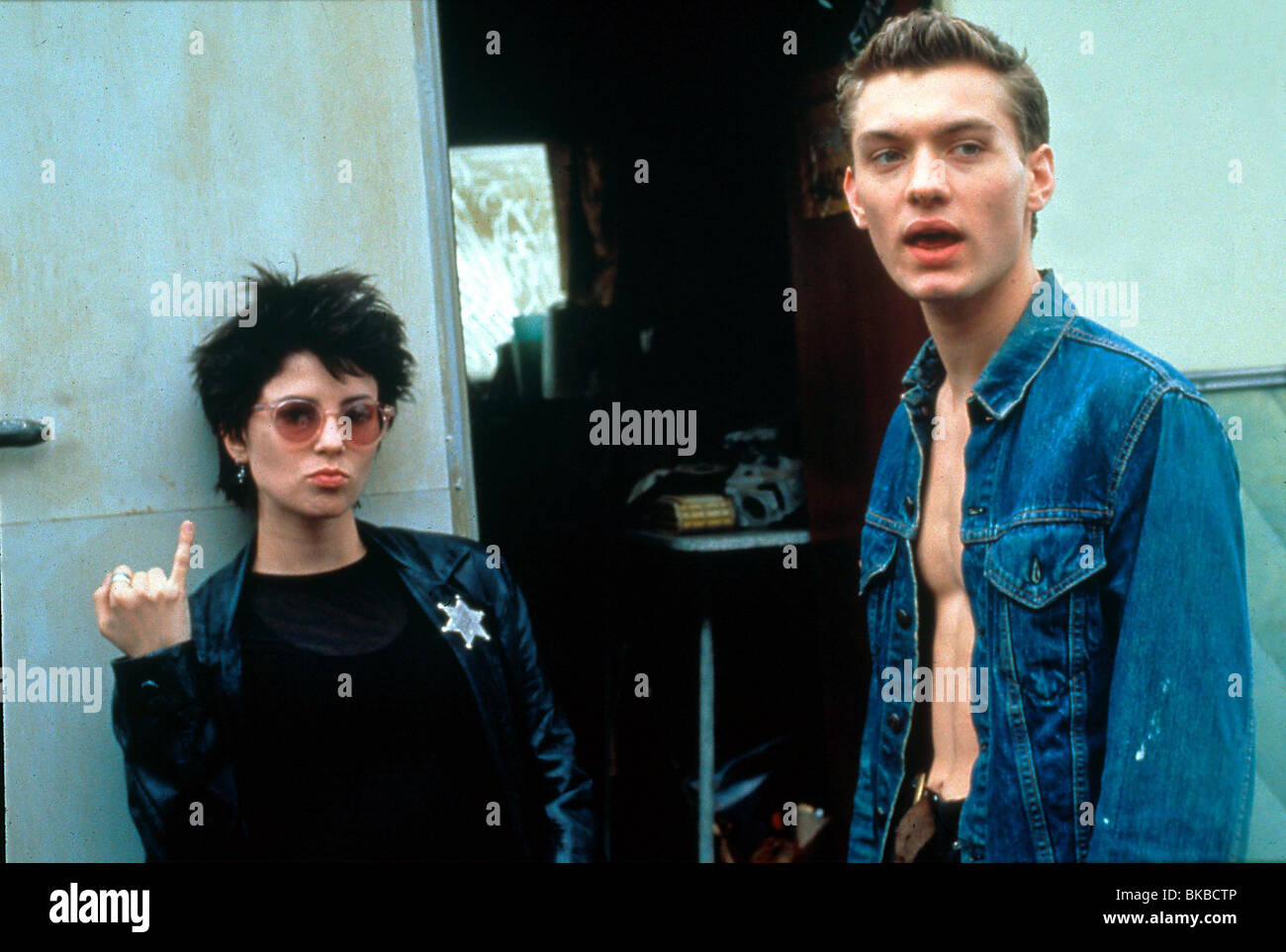 SHOPPING(1994) SADIE FROST, Jude Law 047 poids emballé Banque D'Images
