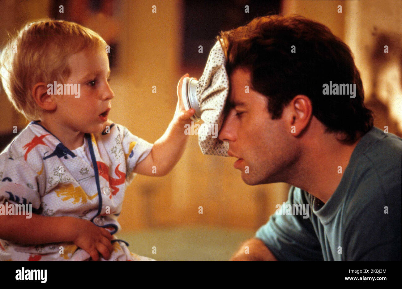 LOOK WHO'S TALKING (1989) JOHN TRAVOLTA FAIBLE 008 Banque D'Images