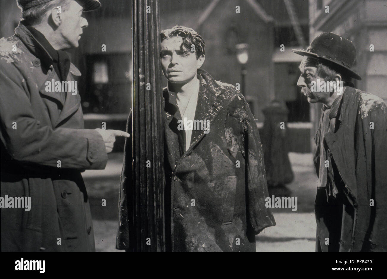ODD MAN OUT (1946) Guerre des gangs (ALT) JAMES MASON ODMN 001 Banque D'Images